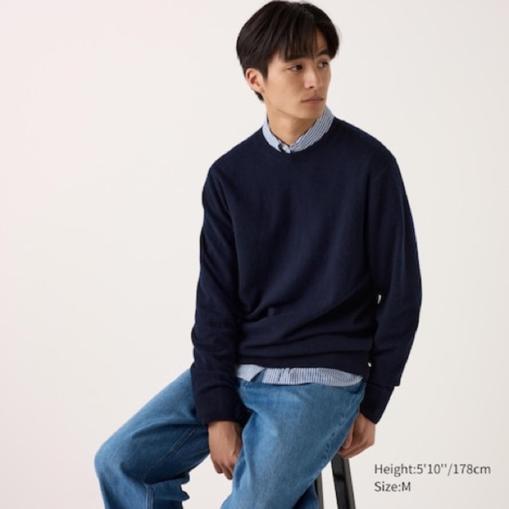 Uniqlo men’s cashmere navy sweater BNWT